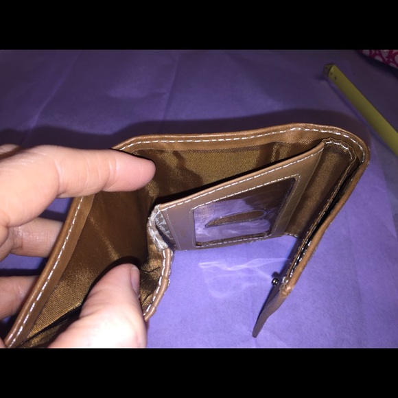 Fossil’s Signature Jacquard Folding Wallet - Picture 5 of 6